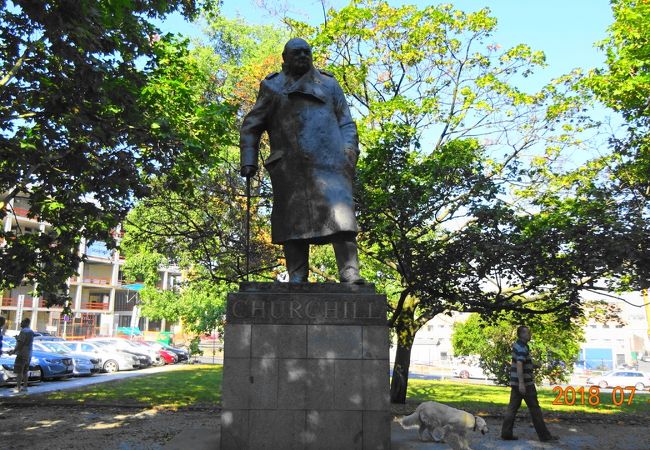 パーラメント・スクエア・ガーデンにあるウィンストン・チャーチル像　1973年11月14日にお披露目　パーラメント・スクエアで最も撮影される像