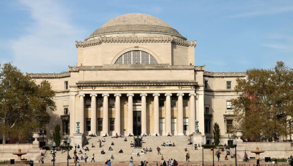 1754年創設以来、87名のノーベル賞受賞者、100名を超すピューリッツァー賞受賞者を輩出しているコロンビア大学　(クーリエ・ジャポンより)