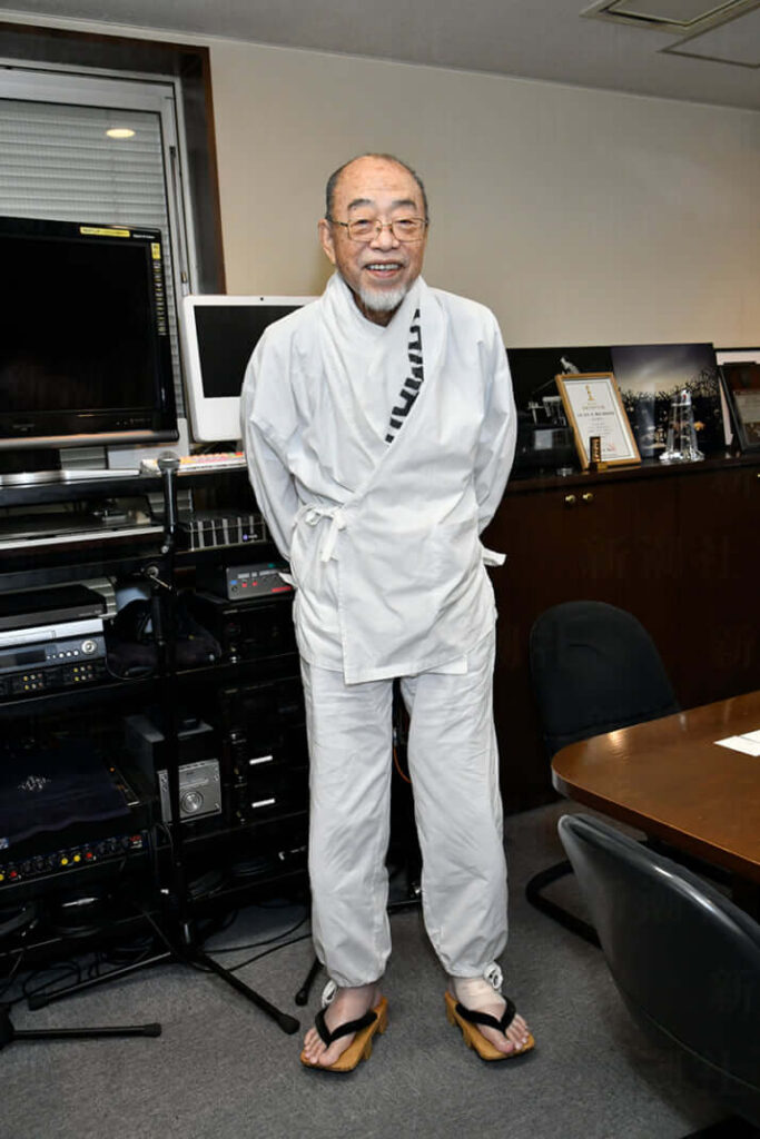 作詞家・作曲家・歌手 小椋佳　(デイリー新潮ホームページより)