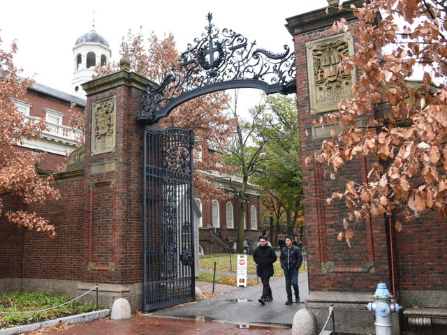 ハーヴァード大学　(朝日新聞より)