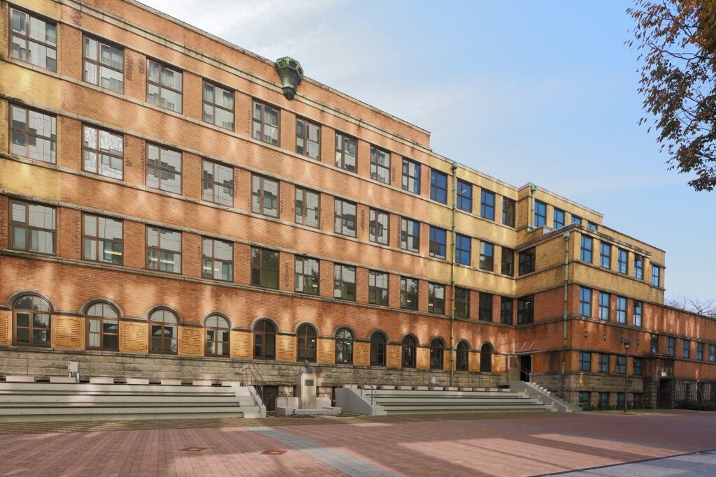 この入試問題を作成した上智大学1号館　東京都選定歴史的建造物に選定された