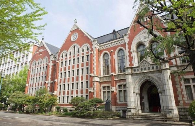慶應義塾大学文学部17専攻を開講している
