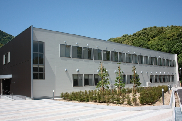 福岡教育大学　福岡県宗像市赤間文教町1-1に本部を置く　1949年大学設置