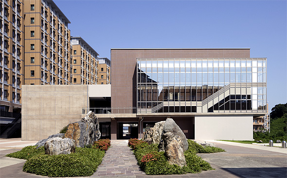 九州大学総合学習プラザ (徳岡設計より)