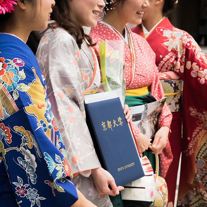 京都大学の卒業式 (京都大学ホームページより)