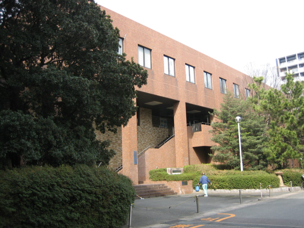福岡市六本松にあった九州大学教養部地区の図書館